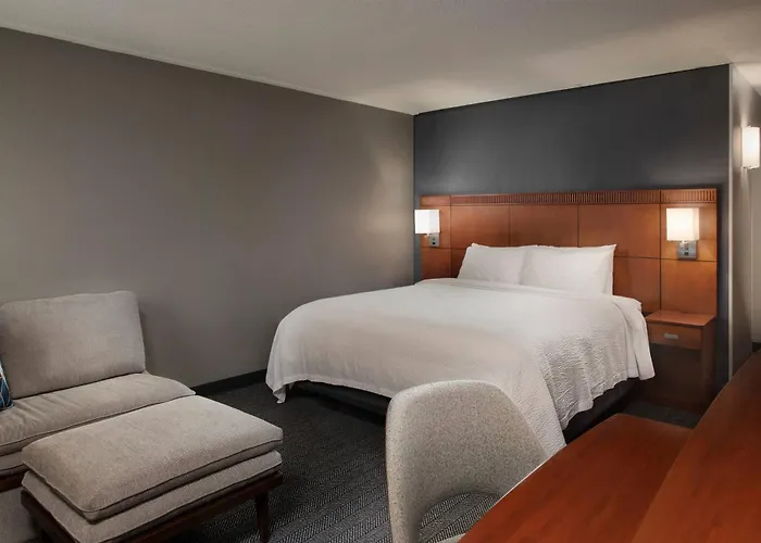 Courtyard Hotel 3*