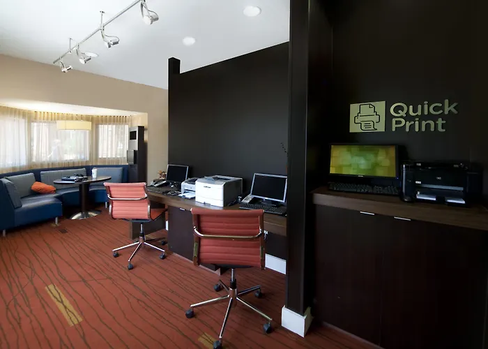 Courtyard Hotel 3*