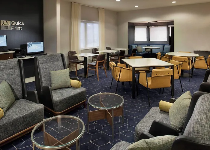Courtyard 3*