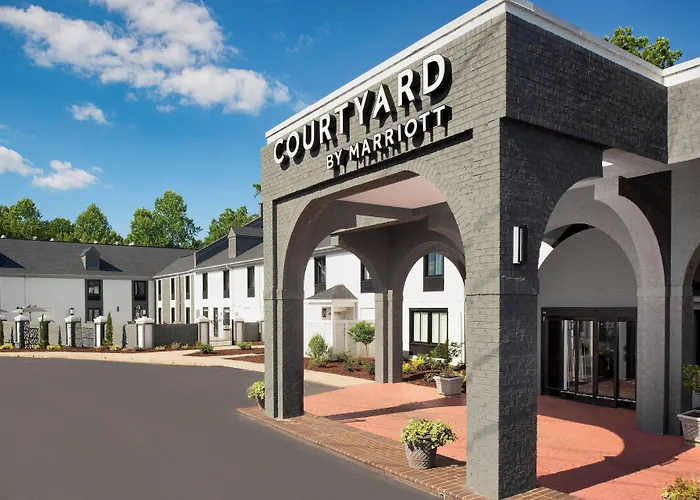 Courtyard 3*