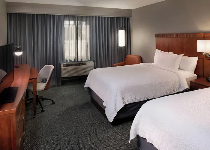Courtyard Hotel 3*